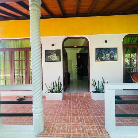 Bougain Villa Guesthouse Mirissa Bagian luar foto