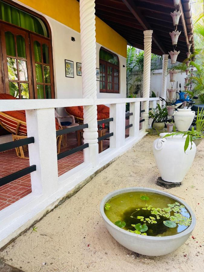 Bougain Villa Guesthouse Mirissa Bagian luar foto