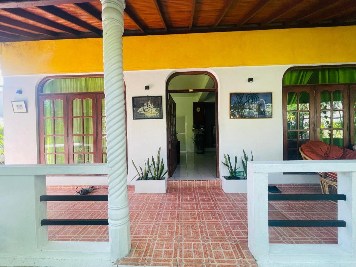 Bougain Villa Guesthouse Mirissa Bagian luar foto