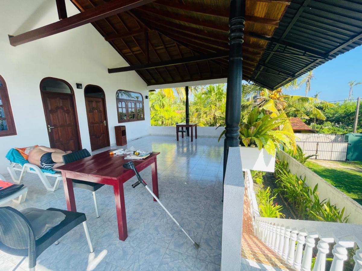 Bougain Villa Guesthouse Mirissa Bagian luar foto